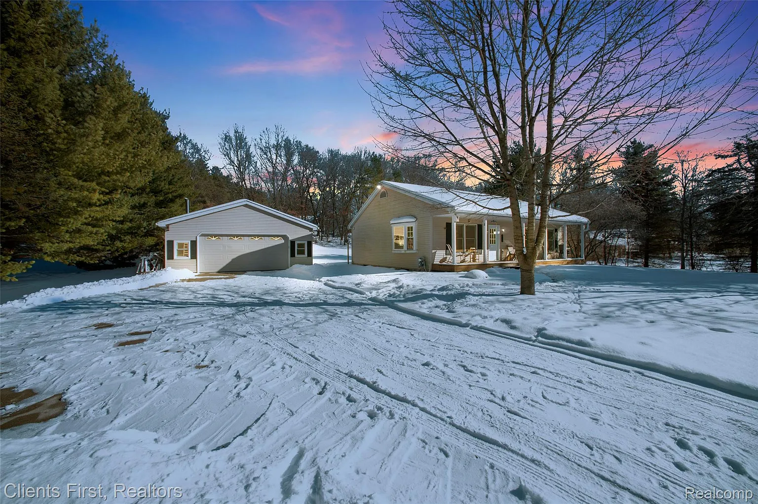 270 N Hurd Rd photo 1