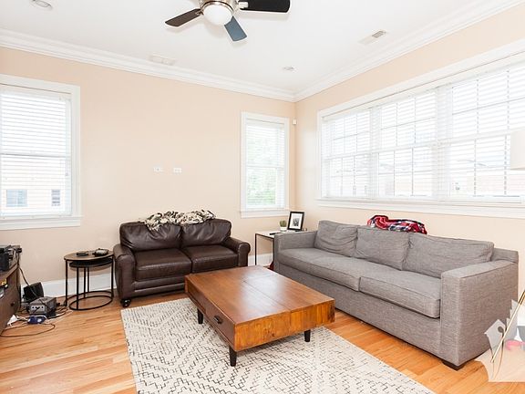 4th image of 3718 N Wilton Ave #5B