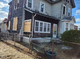 164 Pine St, Holyoke, MA 01040