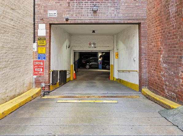 9040 Fort Hamiltn Parkway image 9 of 10