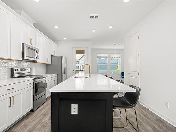 4th image of 12977 Gabor Ave