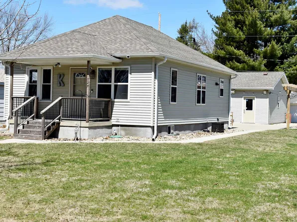 1027 Maple St, Osage, IA 50461