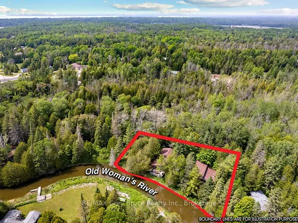 26 Bridge St, Northern Bruce Peninsula, ON N0H 1W0