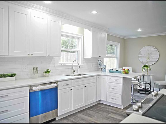 5th image of 615 Elwood Rd