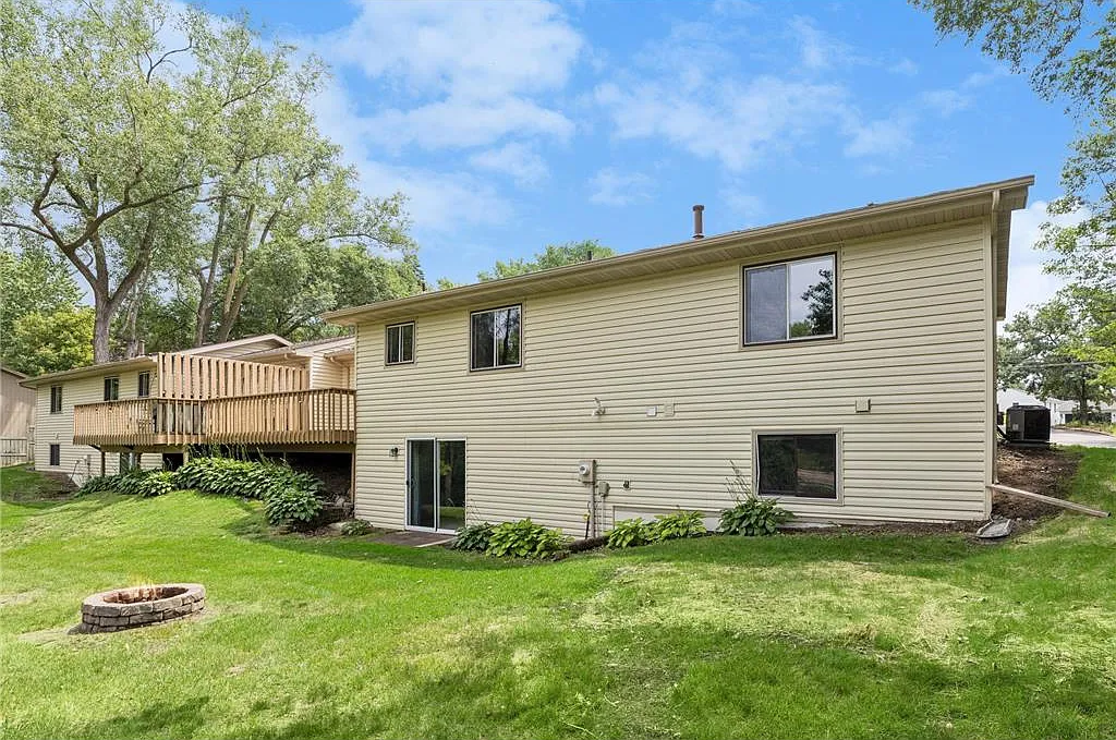 4 bed, 1760 sqft, $2,550 — Photo 4