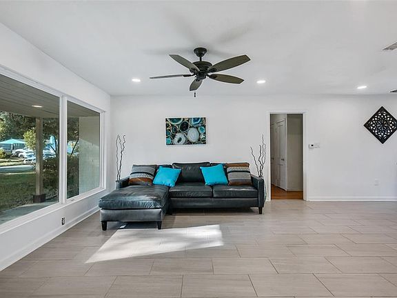 4th image of 2405 Salerno Dr