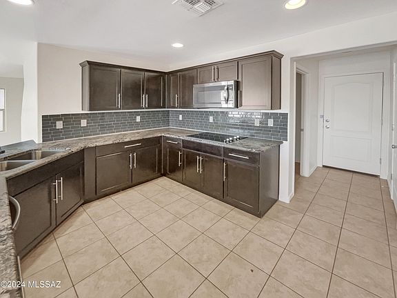 2nd image of 900 W Calle Sauce Blanco