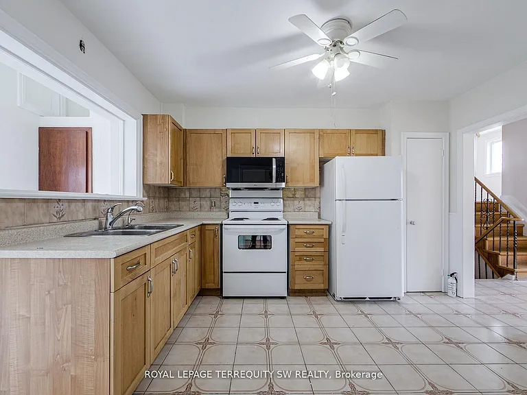 35 Euphrasia Dr — Photo 14