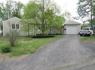 22 Flanders Ln, Wakefield, MA 01880