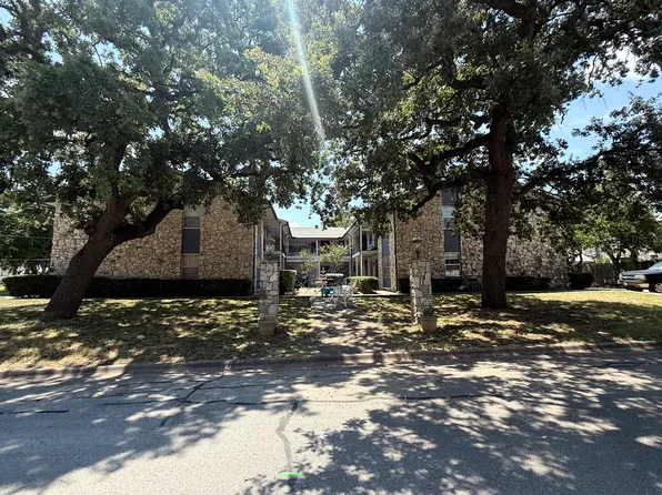 218 E Bridge St, Granbury, TX