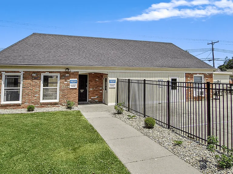 601 Hermitage Ct — Photo 27
