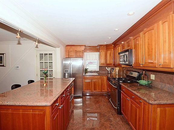 5th image of 24325 72nd Ave