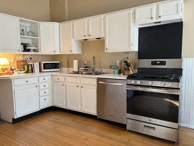 1123 W Drummond Pl #1 — Photo 6