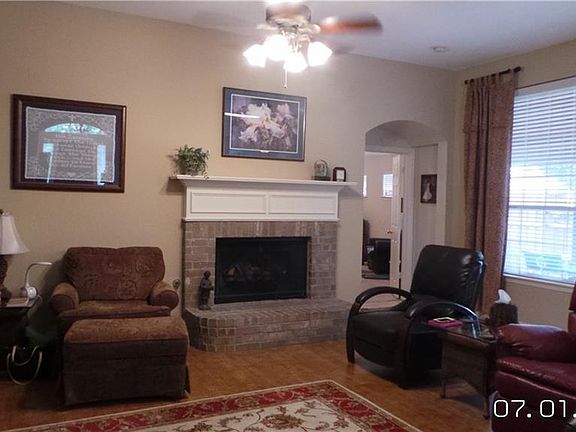 3rd image of 954 Lexington Dr
