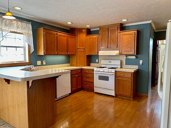 4th image of 152 N Greenback St