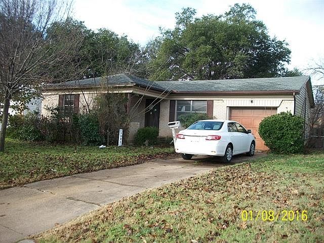 1st image of 1121 Lexington Dr