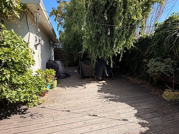 2nd image of 502 Errett Cir
