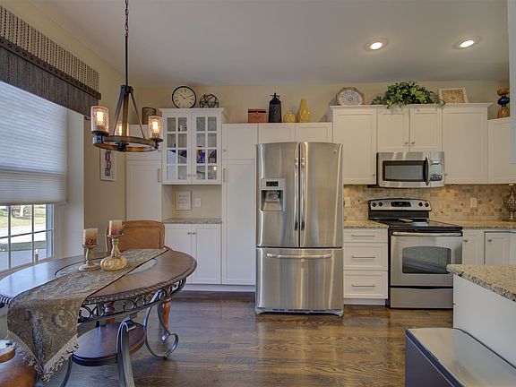 3rd image of 2536 Saint Charles Cir