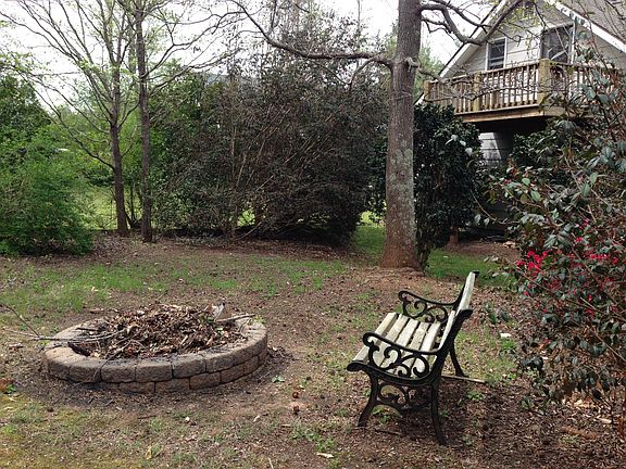 Firepit & upstairs balcony