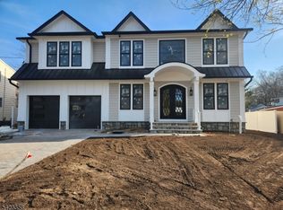 86 Azalea St, Paramus, NJ