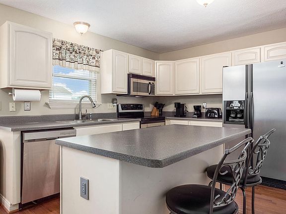 4th image of 7664 Eagle Creek Dr