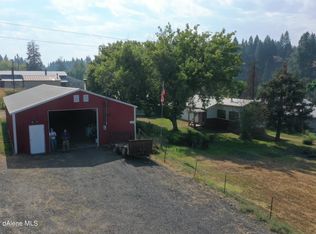 18 W Davis St, Santa, ID 83866