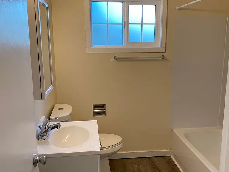 C2402 - Maple Court Apartments — Photo 46