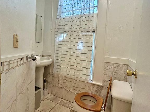 4th image of 703 Salem St #6