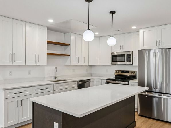 1060 Main St #204