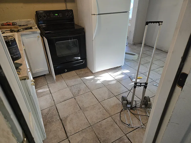 309 E Douglas Dr — Photo 11