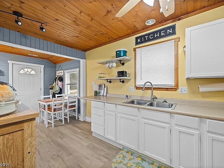 4556 Hawthorne Ave — Photo 12