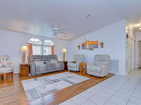 5th image of 37232 Neukom Ave