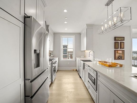3rd image of 11 Oak Grove Ter #401