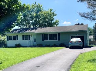 40 Guildhall Rd, Rochester, NY 14623