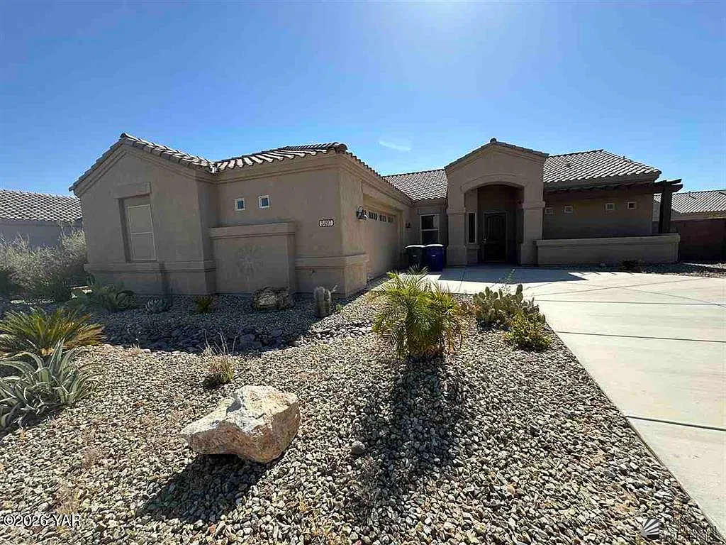 3 bed, 2.5 bath, 1964 sqft, $2,200 — Photo 2