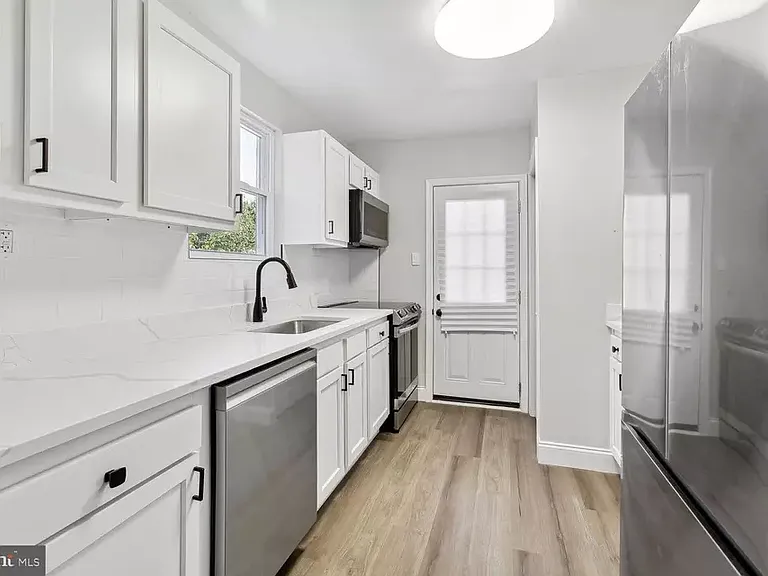 1513 N Kenwood Ave — Photo 4