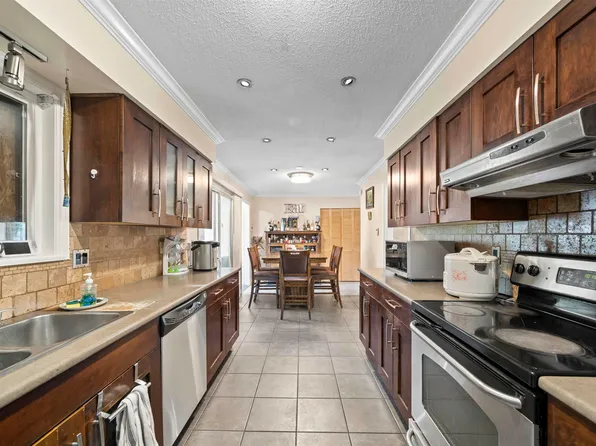 14995 108th Ave, Surrey, BC V3R 1W3