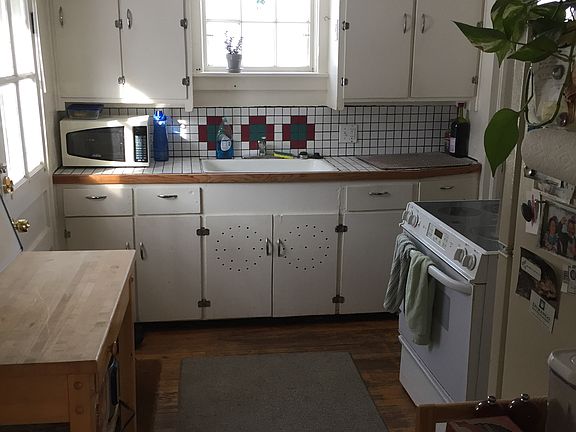 4th image of 649 University Ave