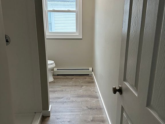 3rd image of 31 Southern St Floor 1