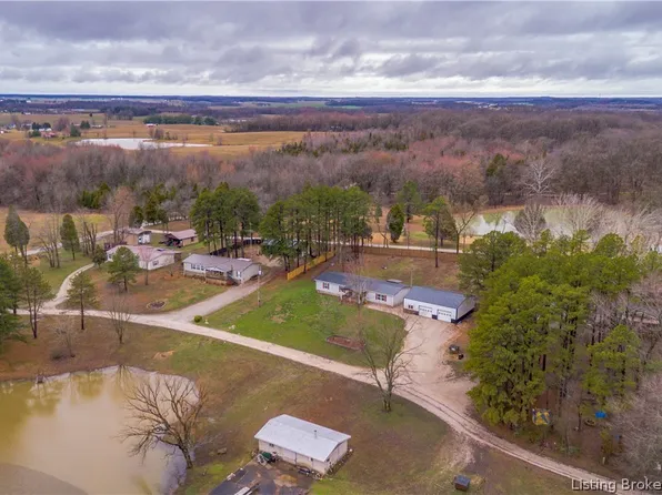11443 S Whispering Pine Road, Huntingburg, IN 47542