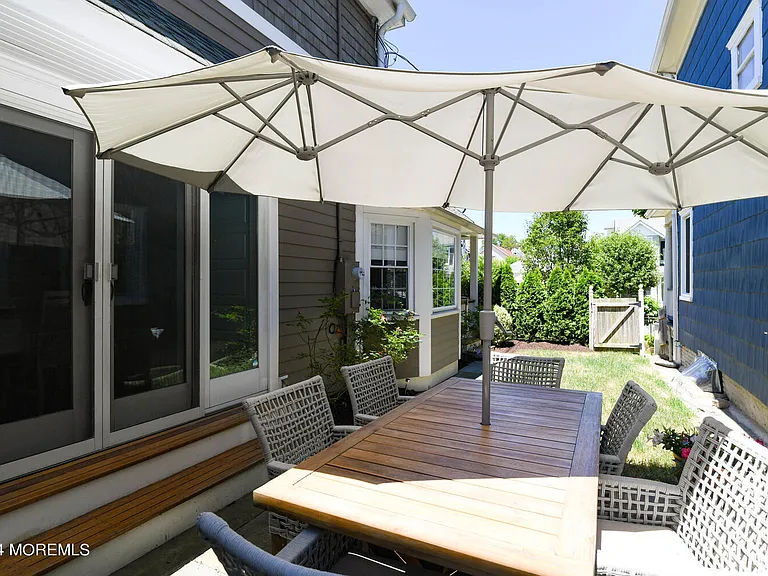 94 Embury Ave — Photo 33