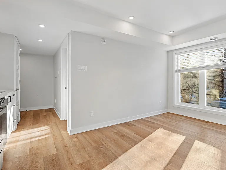 689 Churchill Ave N #204 — Photo 5