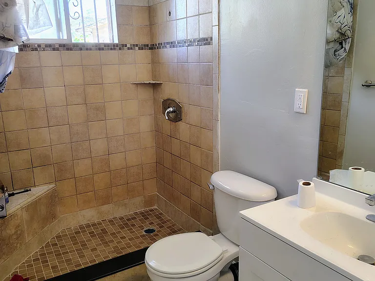 509 E Truslow Ave — Photo 21
