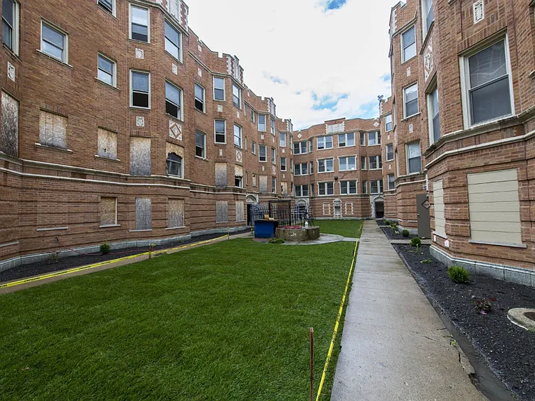 3600 W Franklin — Photo 32