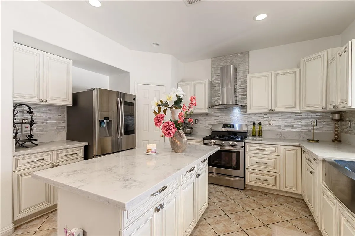 4 bed, 2100 sqft, $2,700 — Photo 1