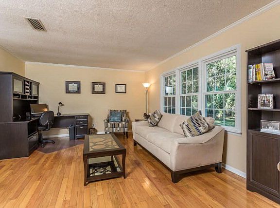 3rd image of 167 Saint Clair Dr