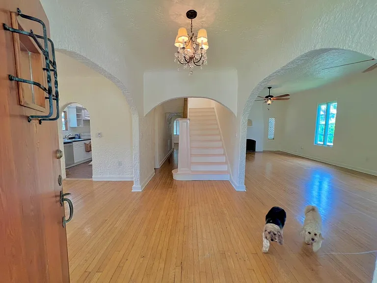 302 Fordham Dr — Photo 6