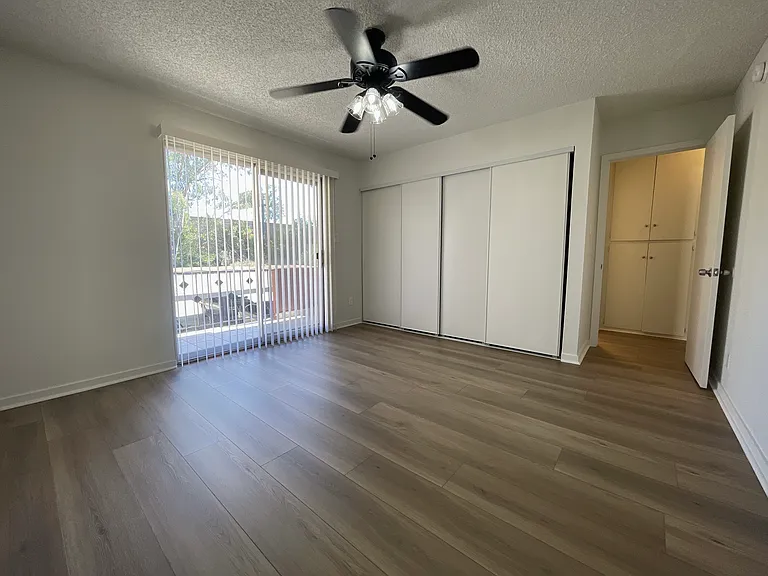 7424 Haskell Ave — Photo 28