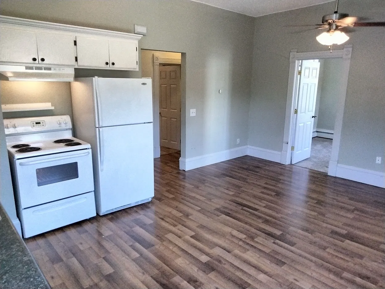 2 bed, $1,100 — Photo 3