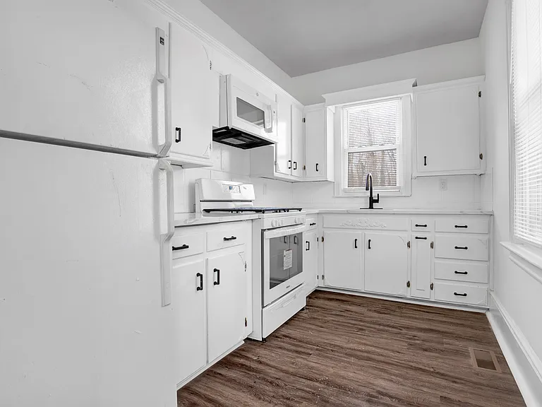 38 Brenwal Ave — Photo 9